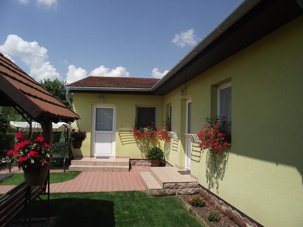 Apartman Kaszas Garden Mosonmagyarovar Exterior photo